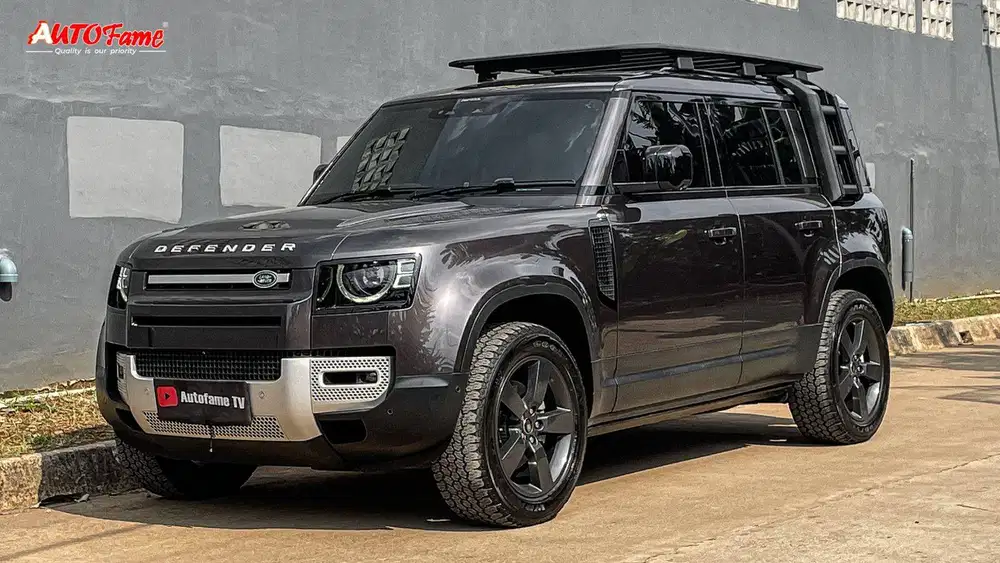 Land Rover Defender 110 P300 SE 2.0L 4x4 NIK 2021 Indus Silver Metall