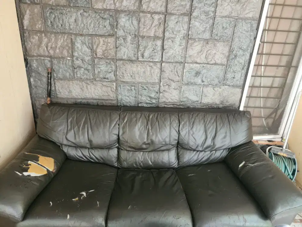 Dijual sofa bahan kulit sapi