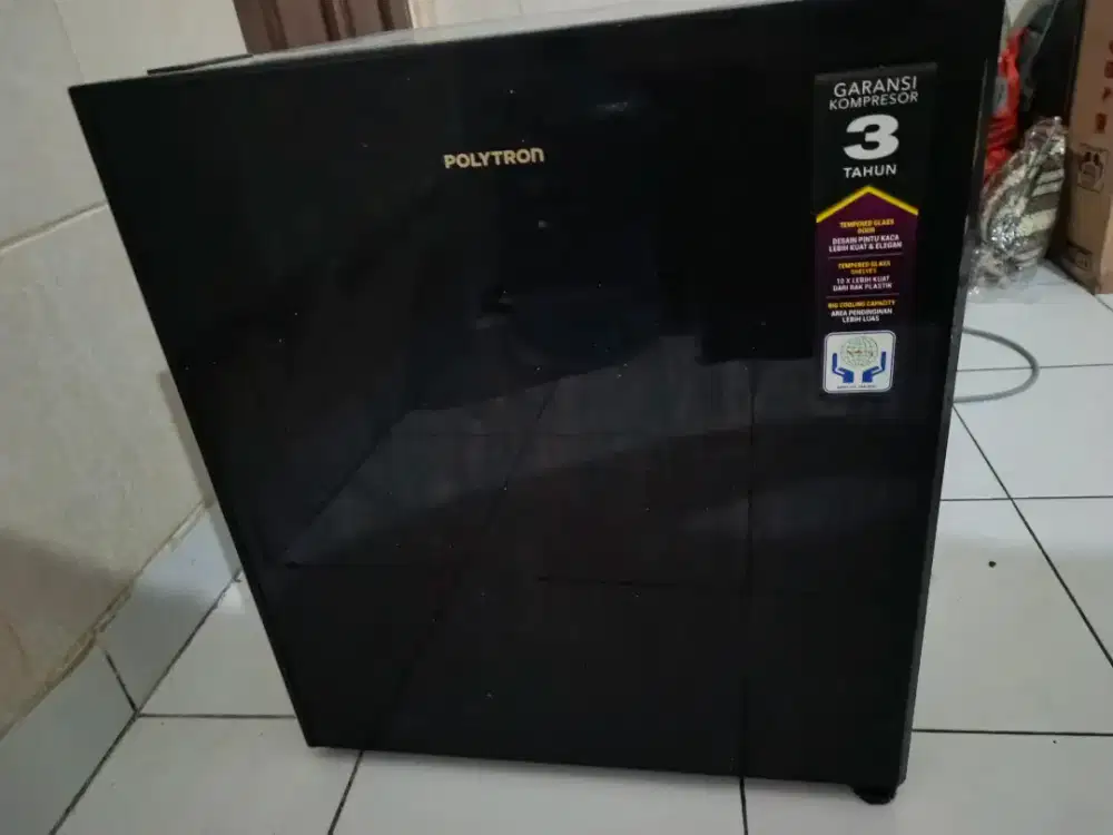 Kulkas Mini Bar Polytron PRH 51 Mulus (Pemakaian 1,5 Tahun)
