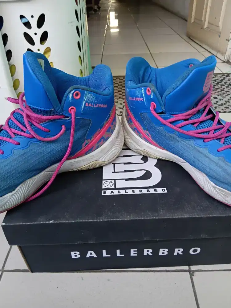 SEPATU BASKET BB