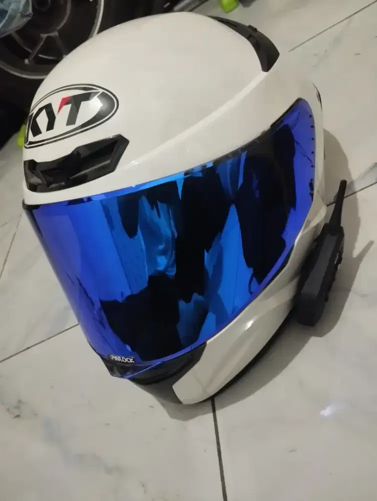 Helm KYT TT course