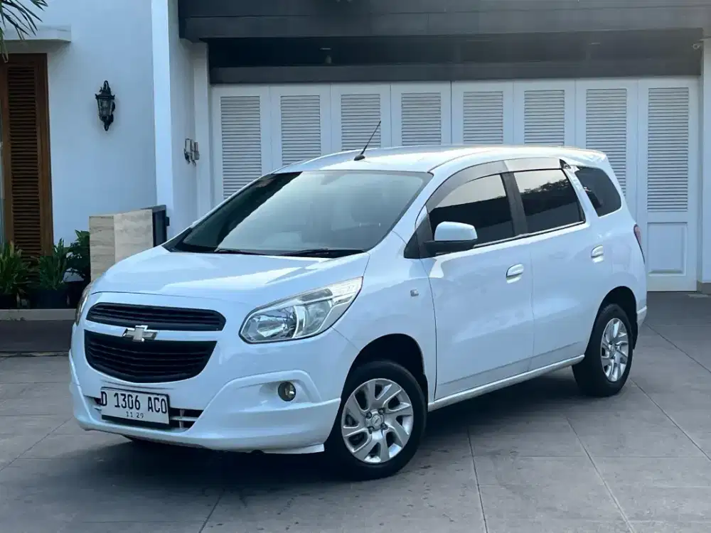 CHEVROLET SPIN LT 1.2 MANUAL•KREDIT DP 15JT