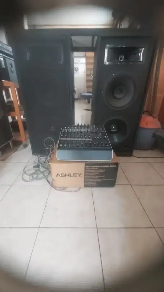 Jual seperangkat power mixer audio dan 2 box speaker. Bisa nego.