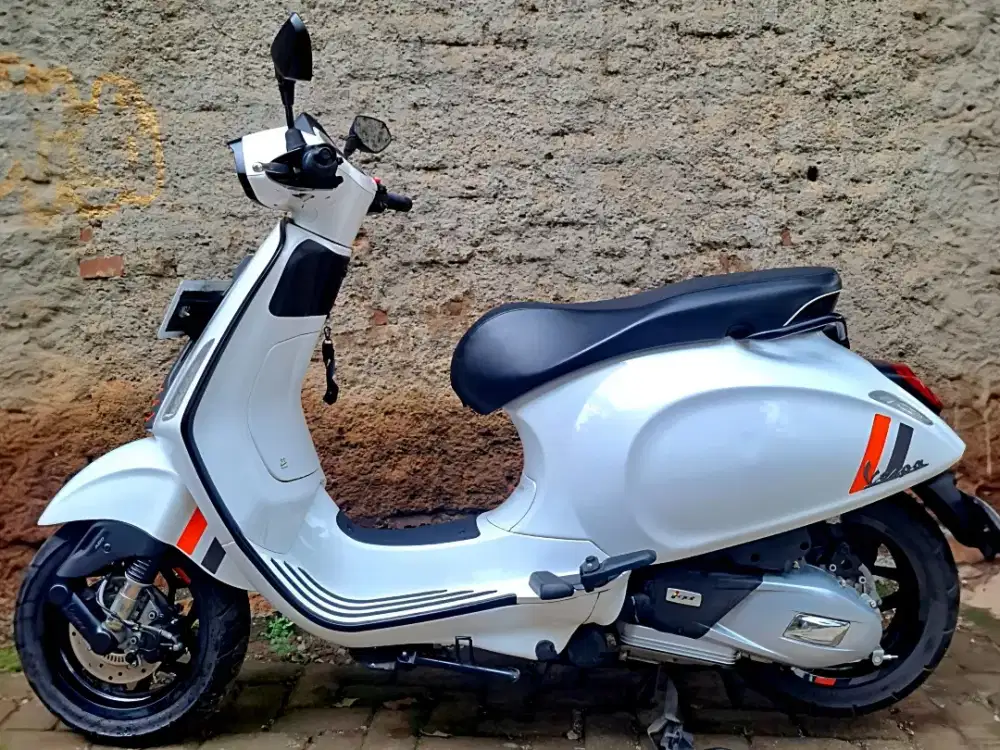 Vespa Sprint S 150 i-Get ABS 2024 (MY2024) Putih.