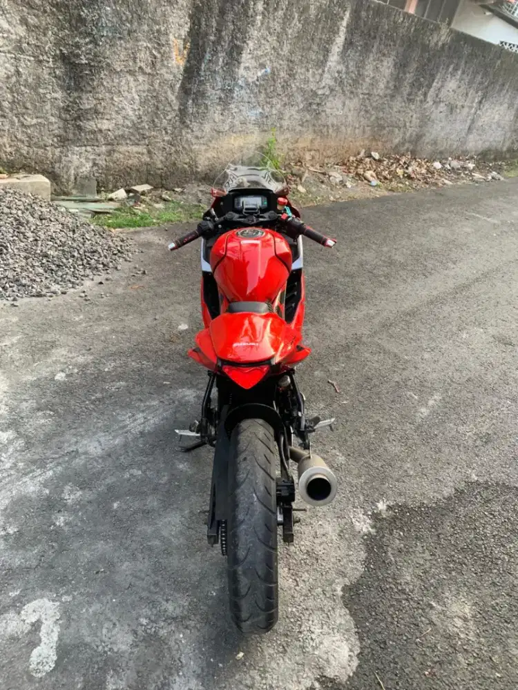 GSX-R 150 warna merah