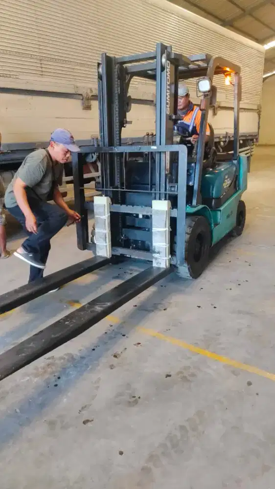 Sepatu Garpu Forklift n Per