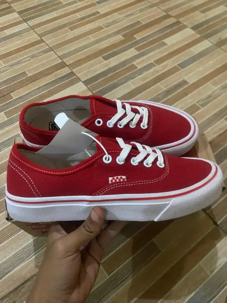 Sepatu Vans autentik