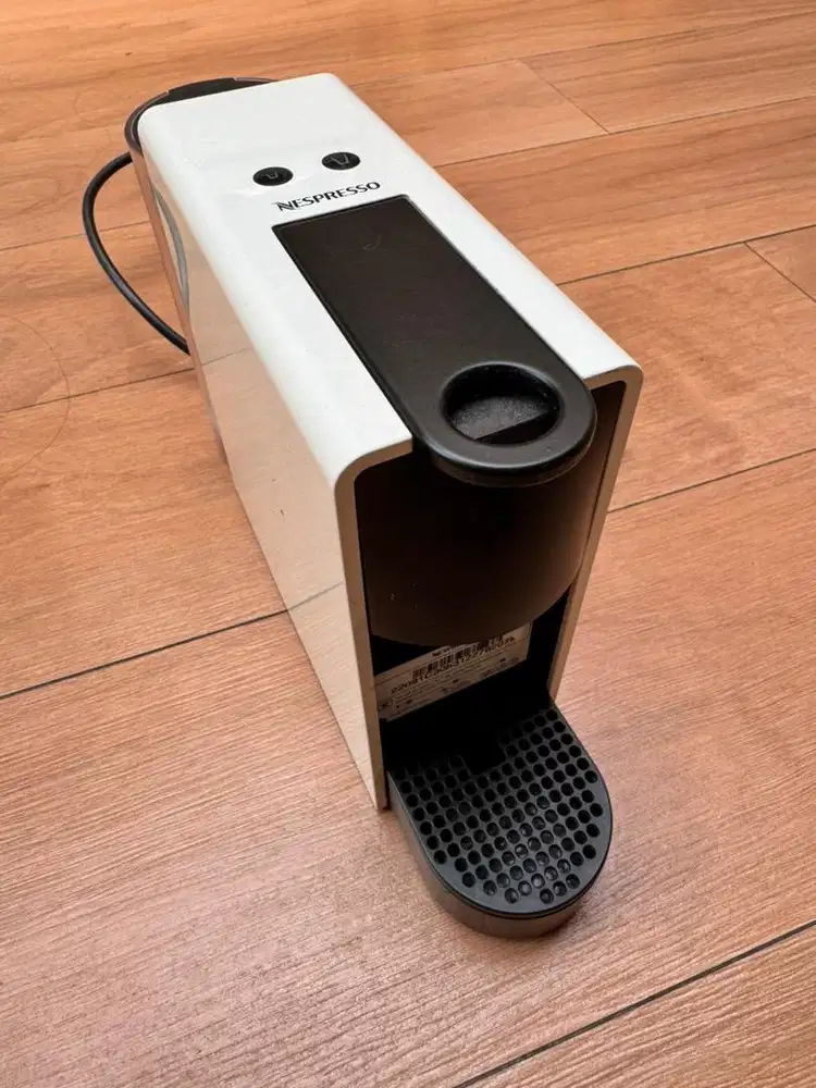 Nespresso Mesin Kopi Essenza mini