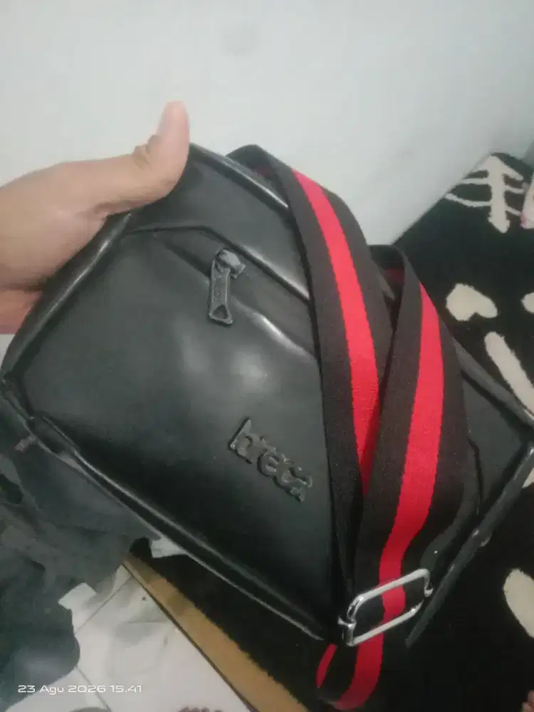 Tas slingbag  pria merk BRECA