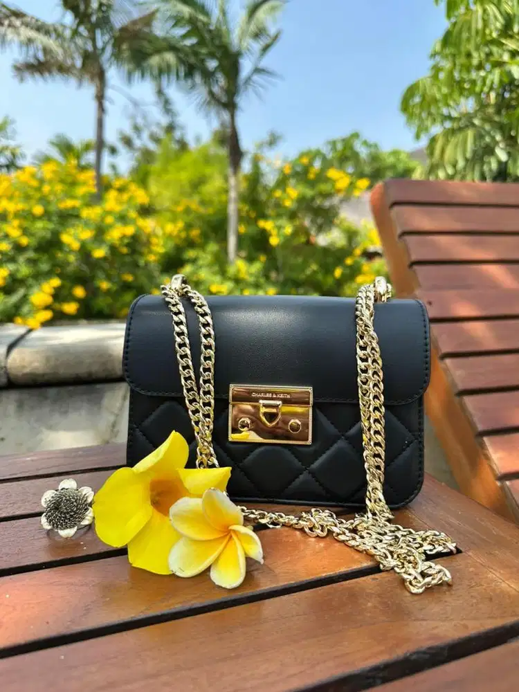 Charles n keith alva black chain