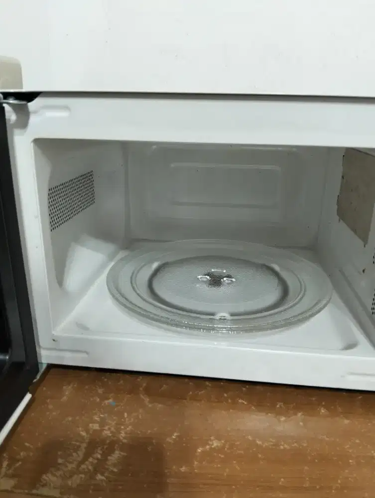 Kris Ace Hardware Microwave oven