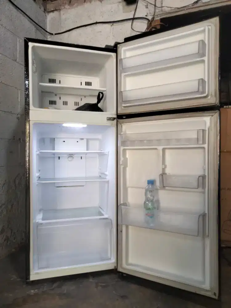 KULKAS 2PINTU ( LG )