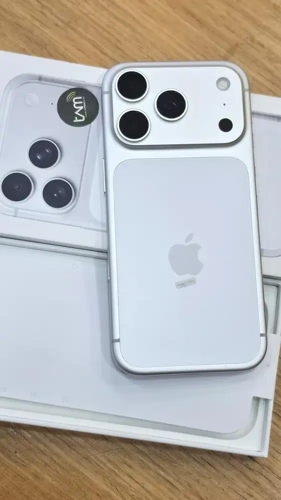 iPhone 17 Pro 256 gb ex iBox bh 100% garansi aktif sampai Mei 2027