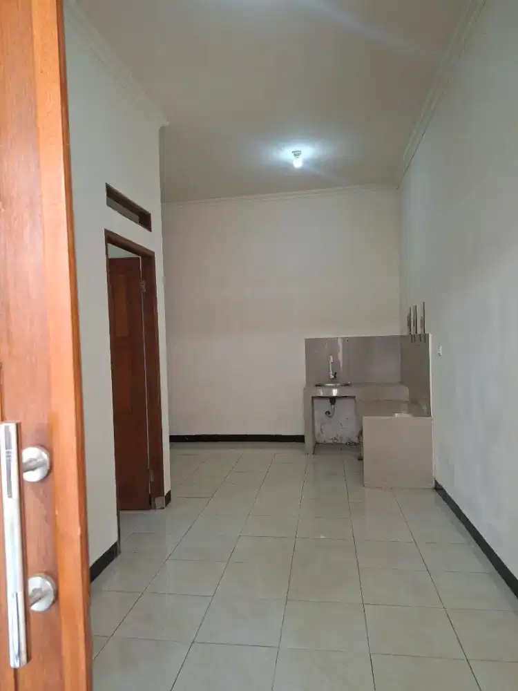 Disewakan rumah bisa bulanan, 2 kamar, dilingkungan yg nyaman