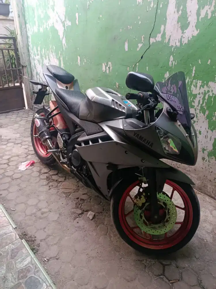 di jual  r15 v2