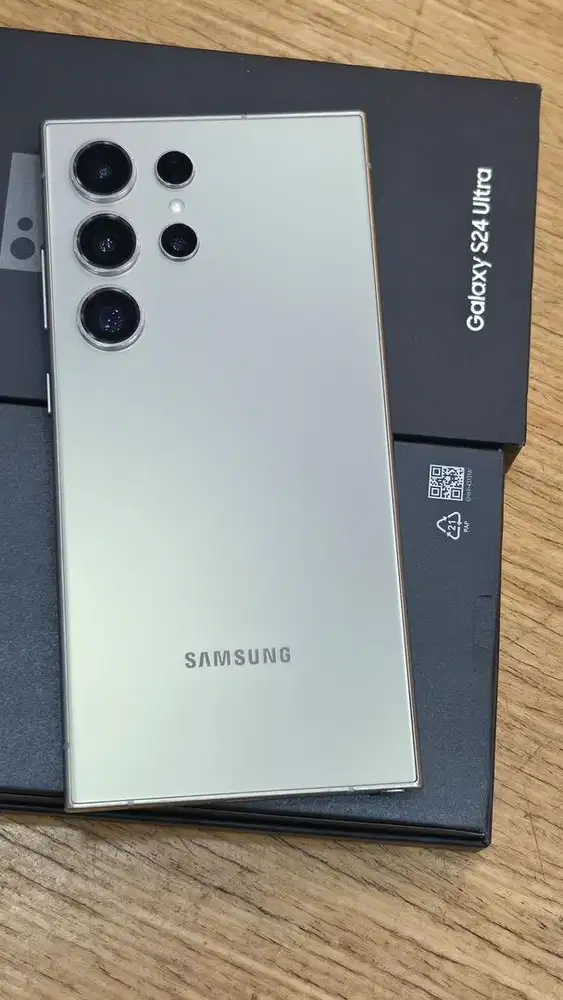 Samsung S24 Ultra 5G 12/256 gb mulus like new