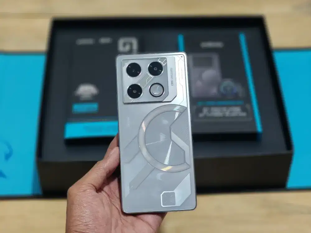 infinix gt 20 pro 5g 8/256 + gift box