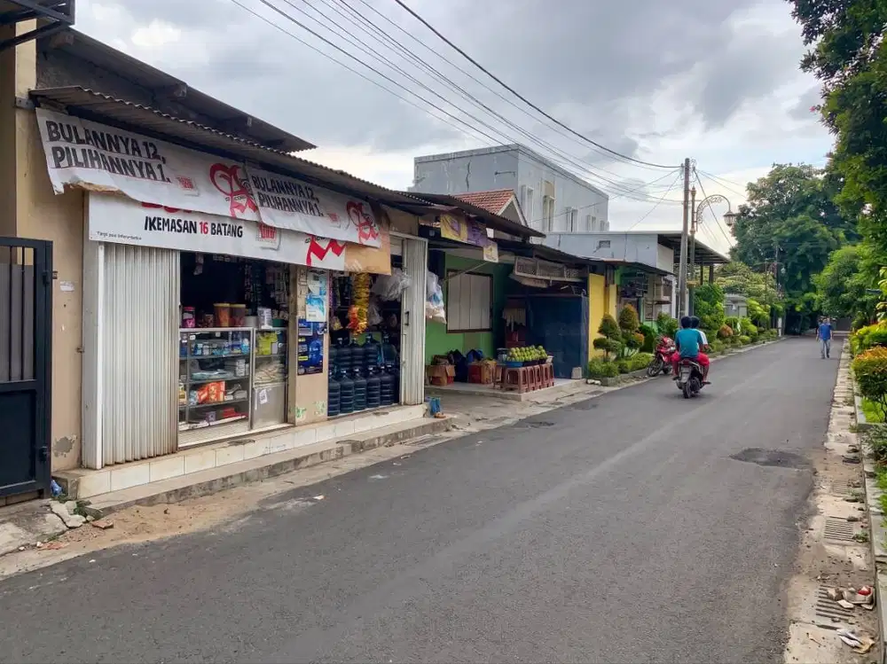 Kontrakan Aktif + Parkir 5 Mobil di Jakasampurna (LT 459m²)