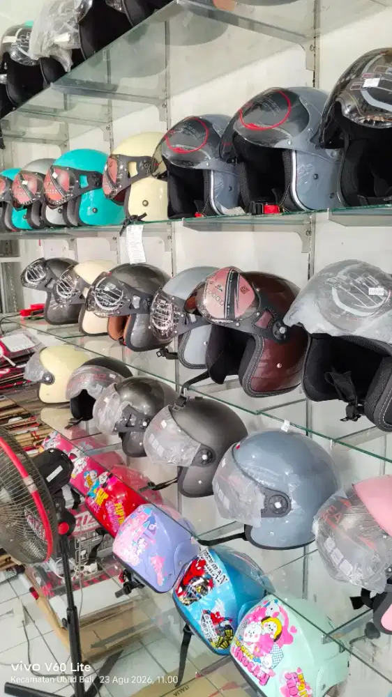 Lowongan pekerjaan untuk karyawan helm