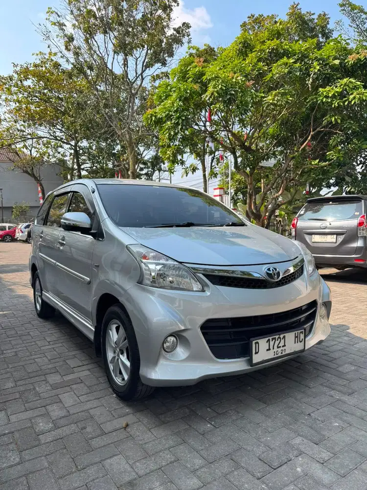 Toyota Avanza Veloz AT 1.5 2014 terawat Low km antik matic rare