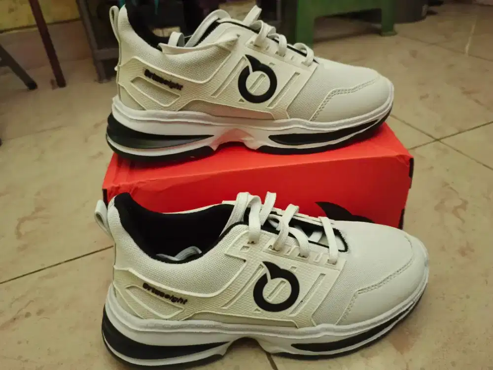 Sneakers Casual Pria