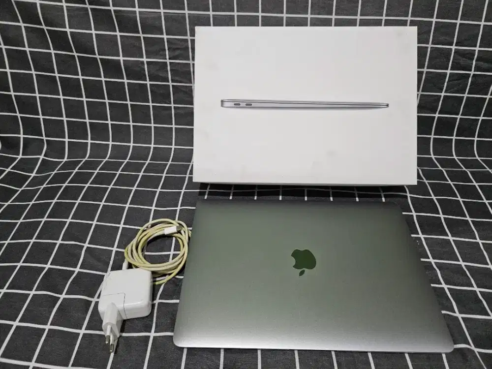 Macbook Air M1 2020 8/256 Fullset