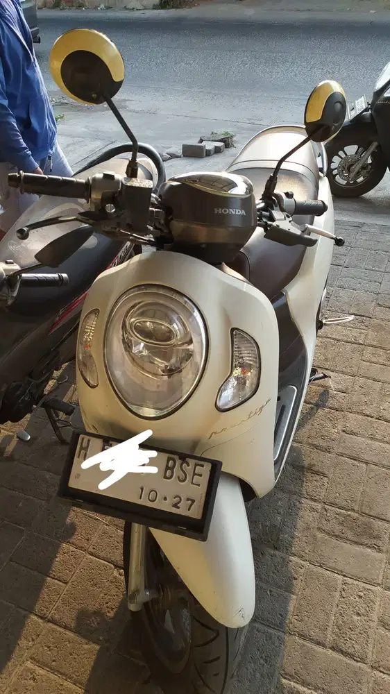 SCOOPY PRESTIGE 2023 WHITE