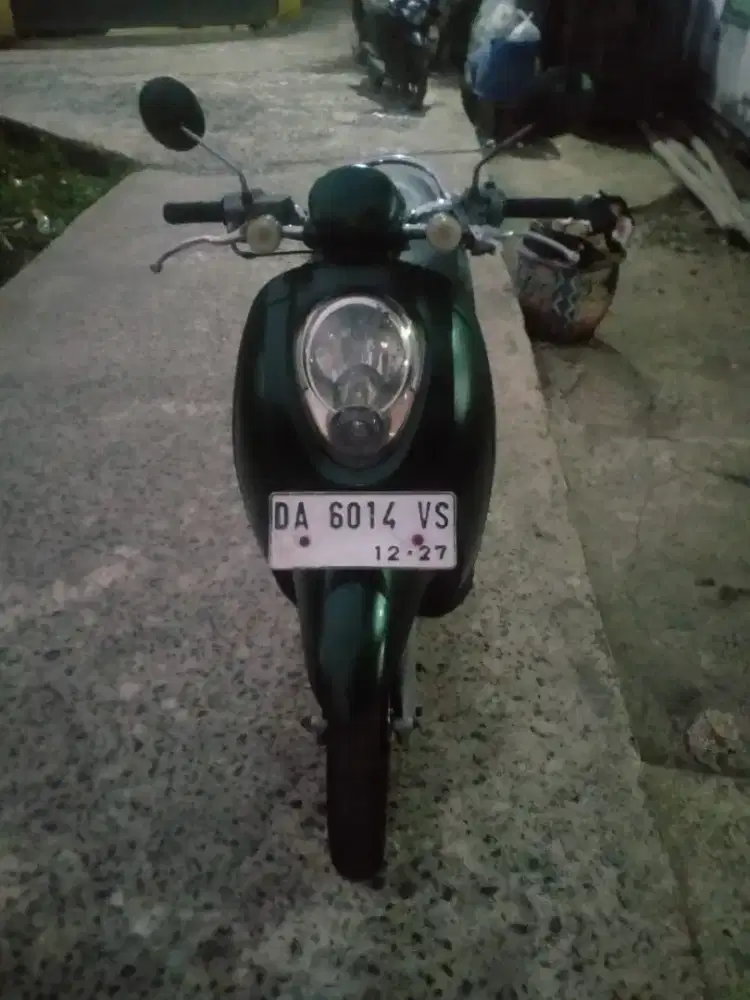 Scoopy karburator tahun 2012 ORIan body full stiker