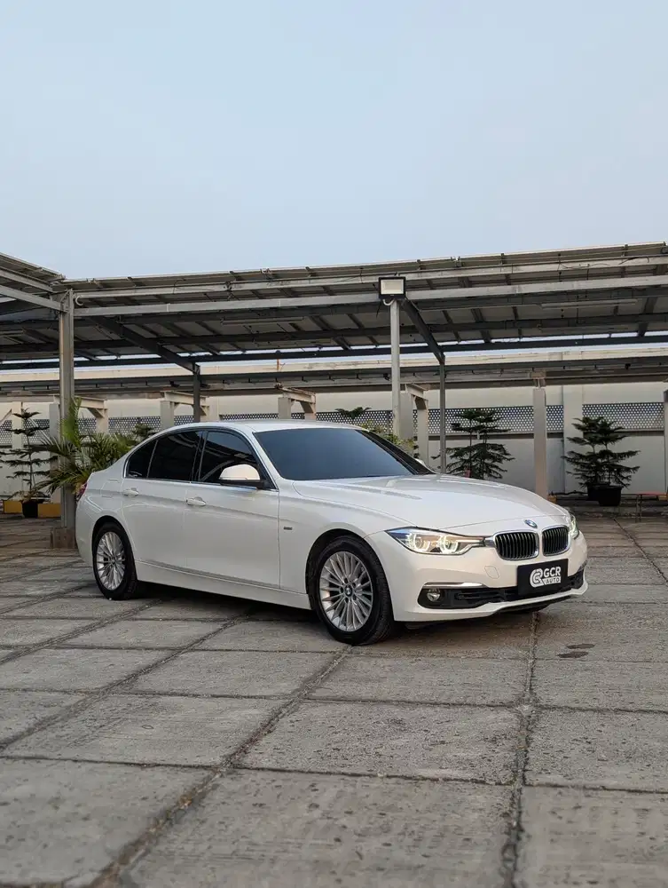 LOW KM 25RB RECORD !! BMW 320i LUXURY 2018 AT F30 MDL 2019/2017
