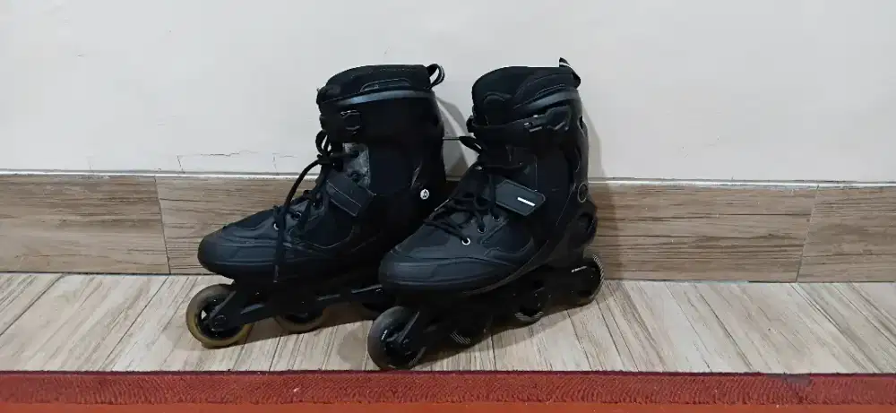 Dijual: Sepatu Roda (Inline Skates) Decathlon Bekas – Ukuran 44