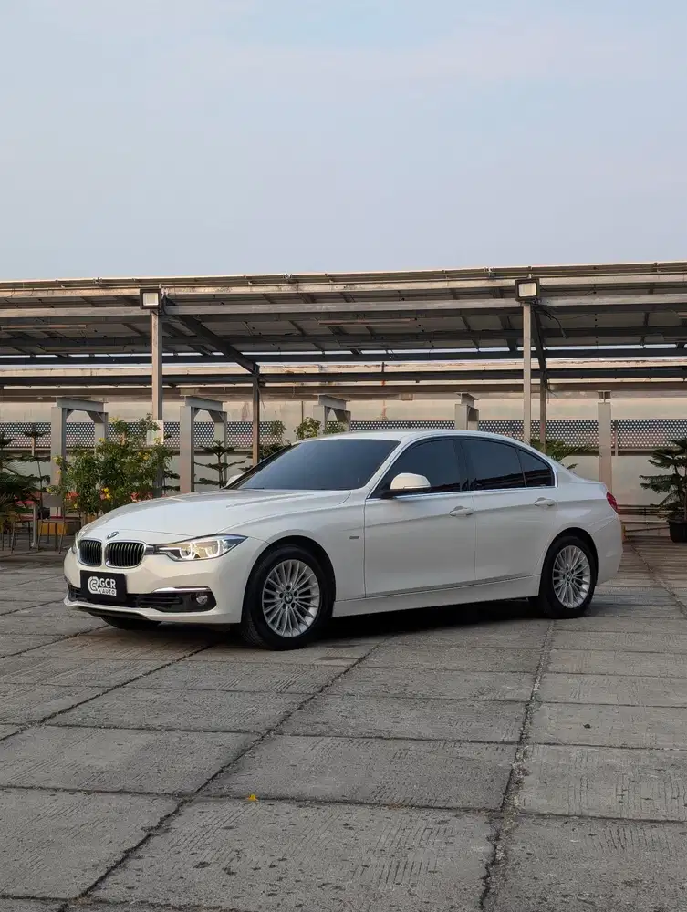 KM ANTIK 25RB RECORD !! BMW 320i LUXURY 2018 AT F30 MDL 2017/2019