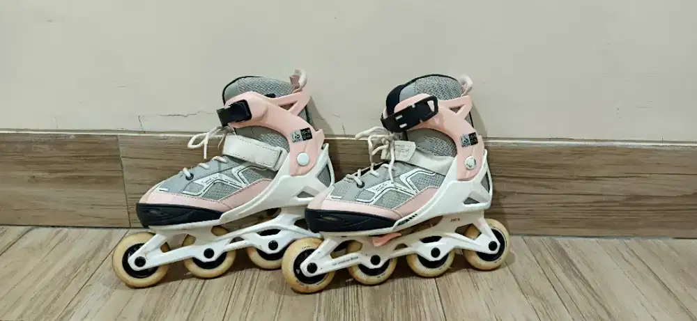 Sepatu Roda Decathlon(Preloved)Putih Pink size Adjustable 35-38(22-24)