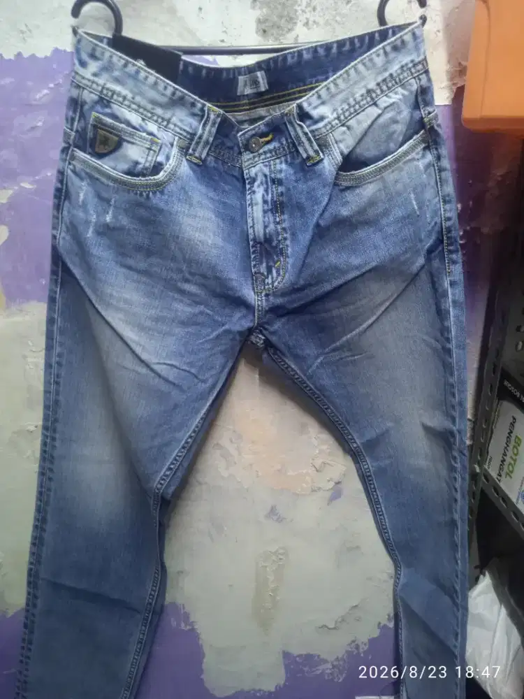 Jual celana lois baru cfl 104 e slim fit