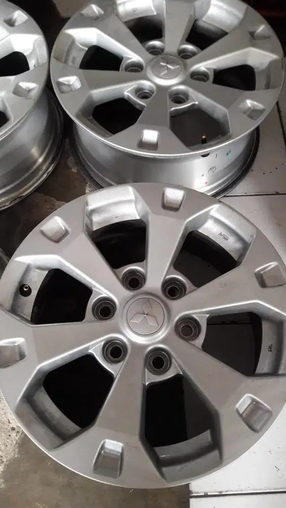 Velg Mitsubishi pajero Dakkar R.17 ori