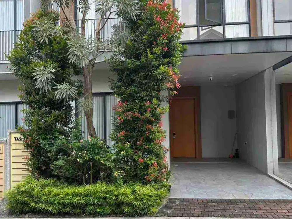 Dijual rumah cantik siap huni.full  Furnish di Sentul City.