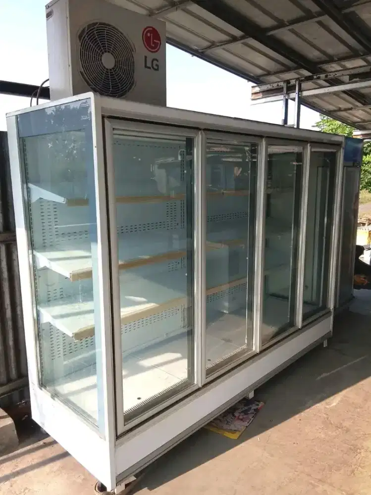 Showcase 4pintu barang normal mesin ori body mulus luar dalam