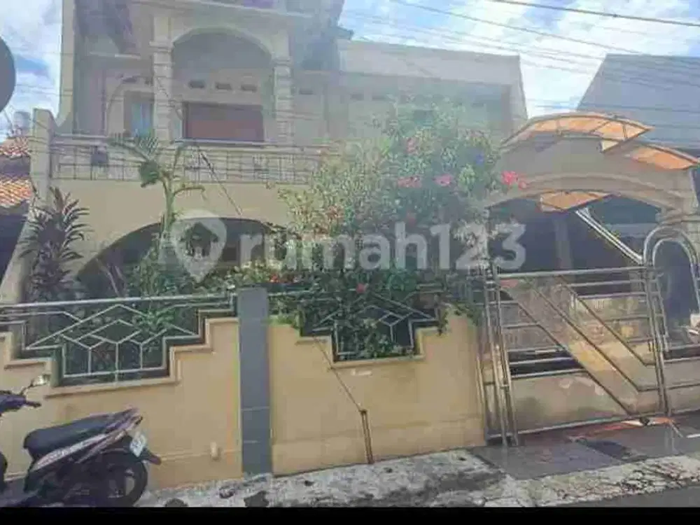 RUMAH MEWAH DI KOMPLEK PTB PONDOK KELAPA
