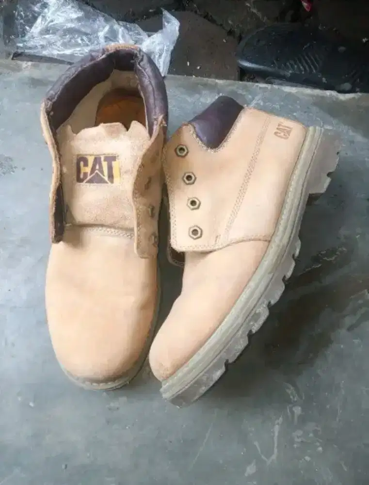 sepatu Caterpillar