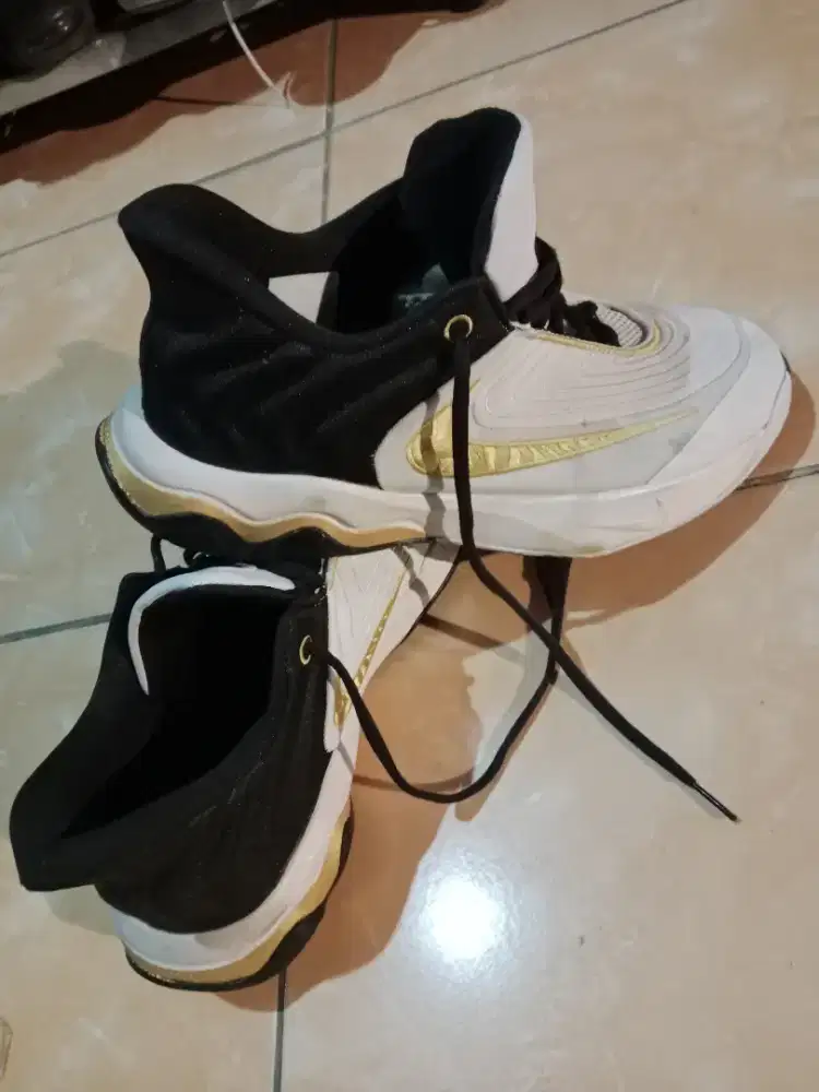 Bismillah.. Dijual sepatu basket, volly bisa