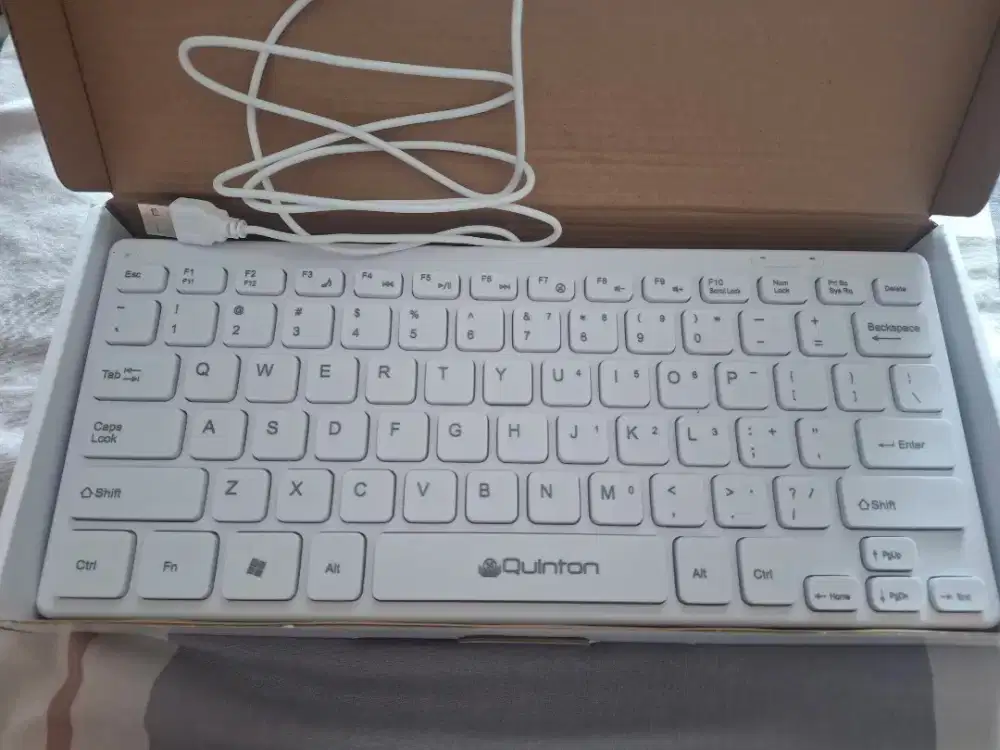 Keyboard mini dengan kabel tipe USB