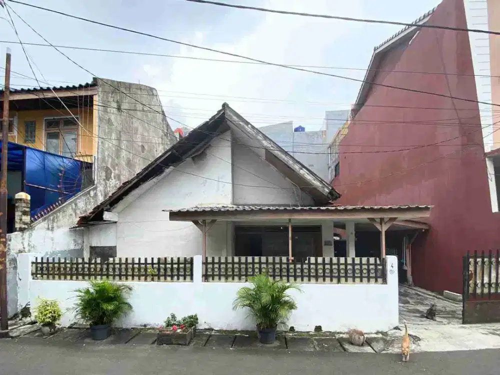 RUMAH BESAR DI PULOMAS