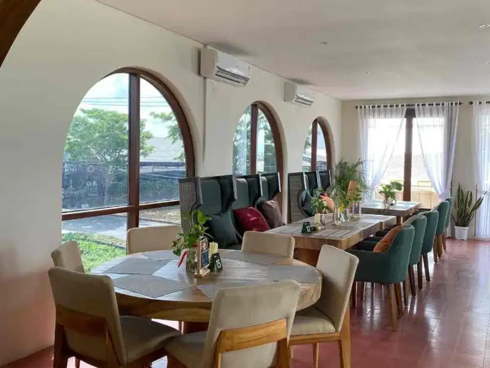 Di sewakan modern cafe tempat yg nyaman  dan lokasi yg strategis di Kerobokan