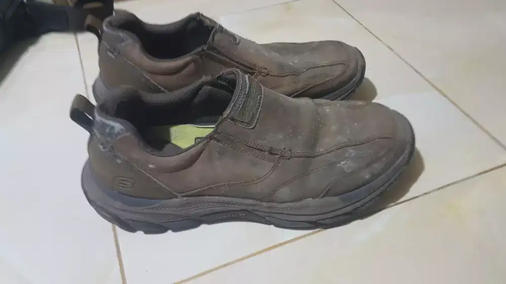 Sepatu sketcher original size 42
