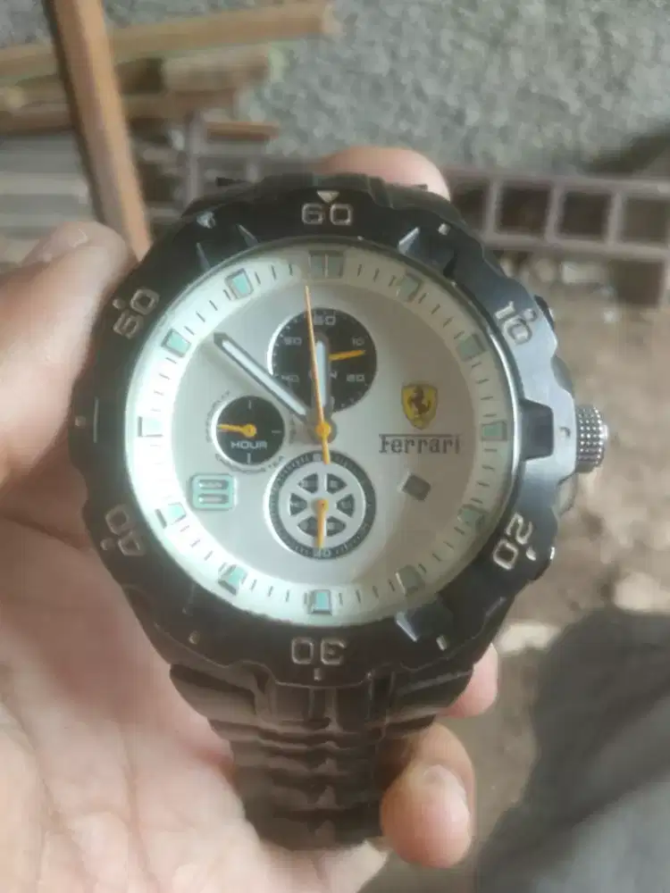 Jam tangan Ferrari chrono japan movt