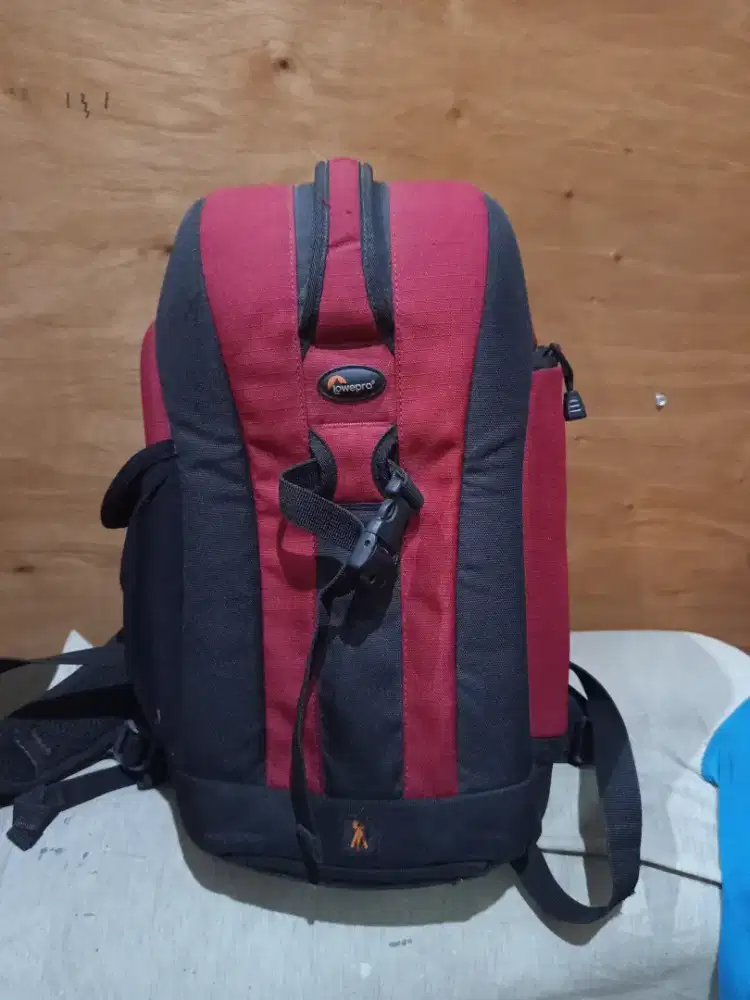 Tas kamera lowepro merah