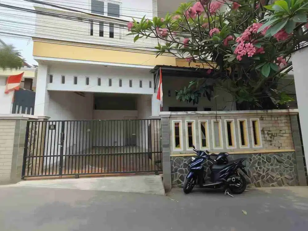 Rumah secondary non cluster di Ciracas Jaktim