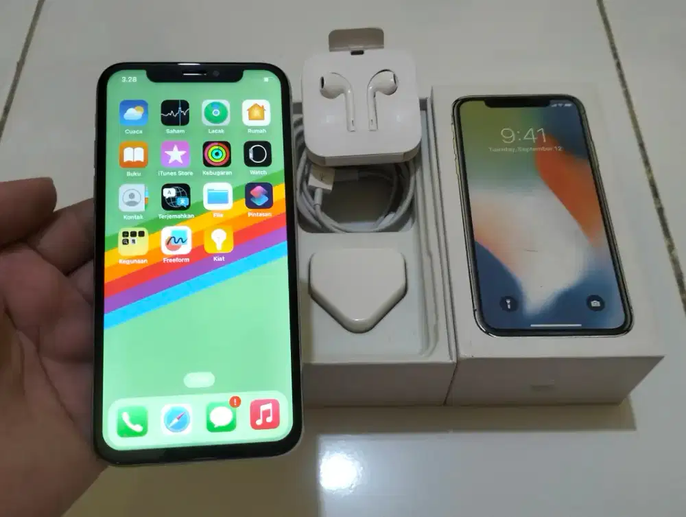 BU iPHONE X 64GB White 4G LTE Lengkap Mulus iCloud Kosong ALL Operator
