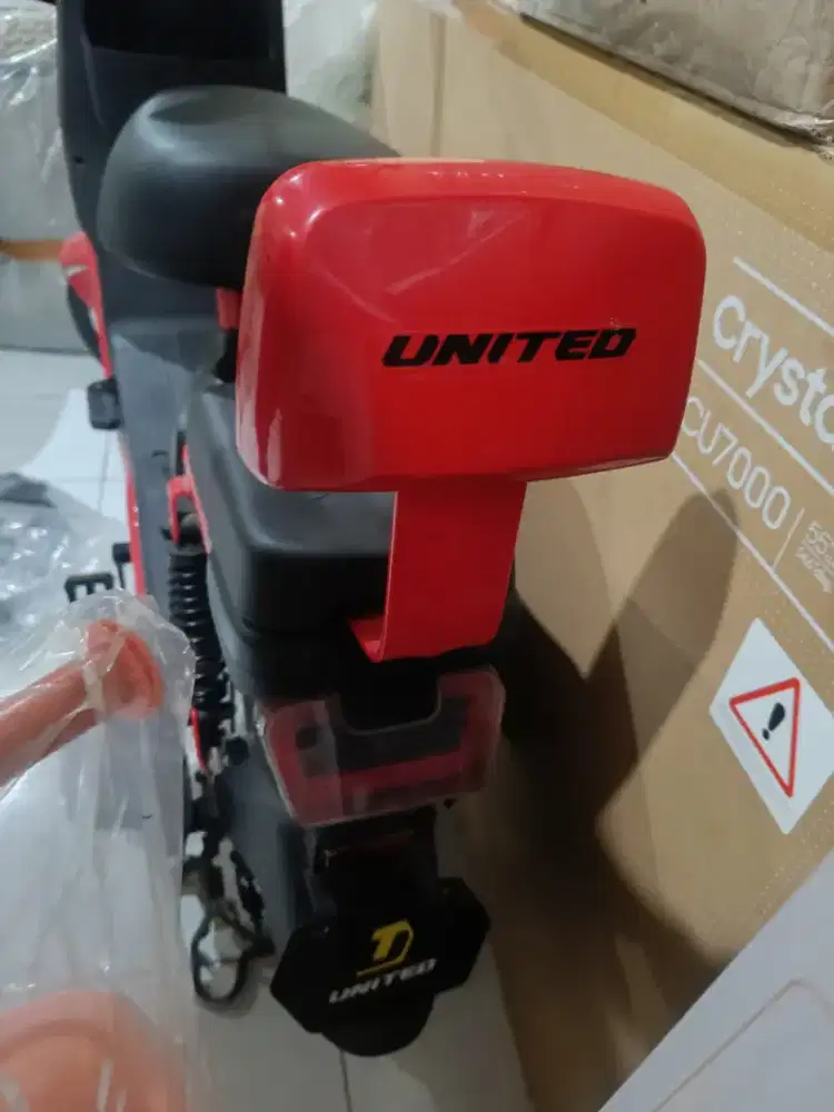 SEPEDA LISTRIK/AKI UNITED SALVADOR SE MERAH BEKAS MULUS