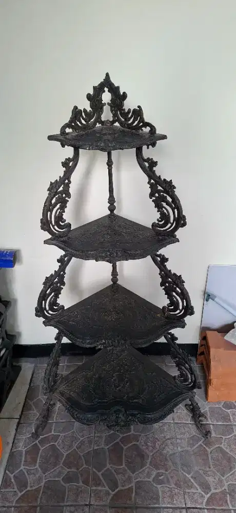 Di jual Rak Pojok Motif Ukir besi