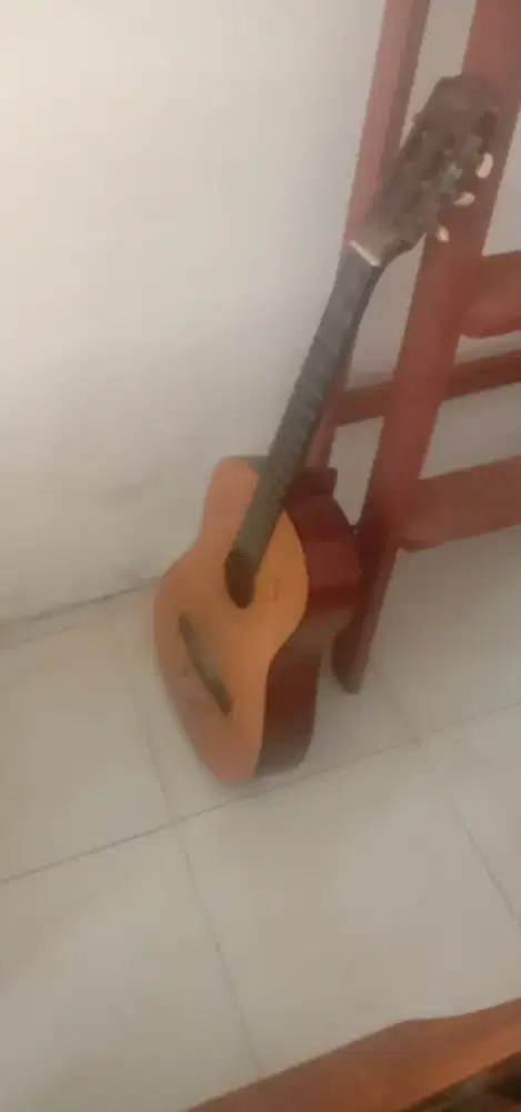 Gitar merk kapuk